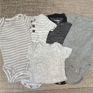 Neutral Baby Onesie Bundle - Gray & Black Stripes 5 total. Premie